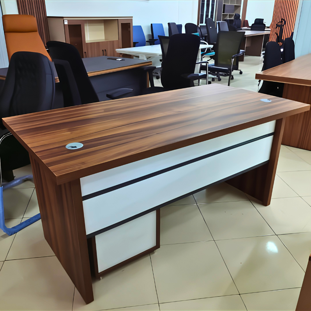 Bureau de direction moderne avec caisson de rangement intégré